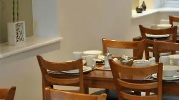 Hotel Queens Drive At Finsbury Park London