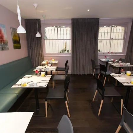 Signature Townhouse Hyde Park Hotel 4*