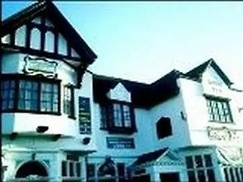 Rising Sun 3* Harrow