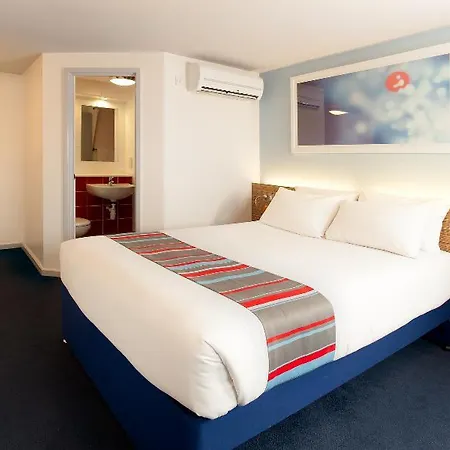 Hotel Travelodge London Kingston Upon Thames 3*