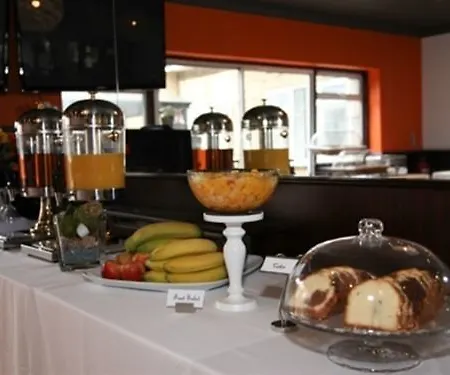 Heathrow Hotel 2*