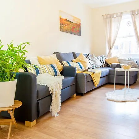 Cs Queensway Apartment