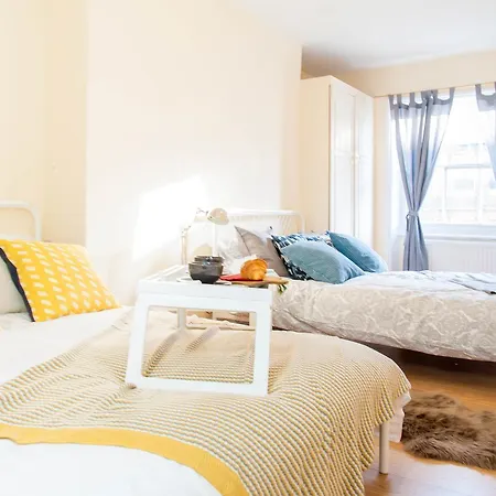 Cs Queensway Apartment