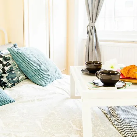 Cs Queensway Apartment
