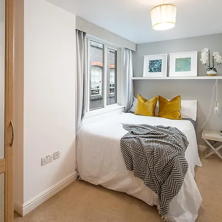 Square Mile Residences *