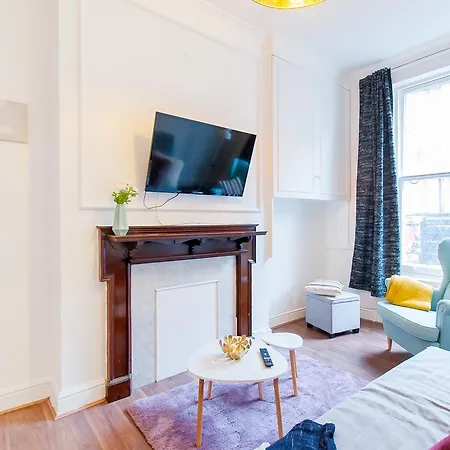Cs Queensway Apartment