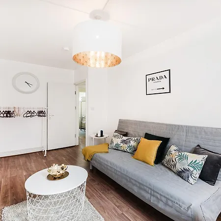 Cs Queensway Apartment London