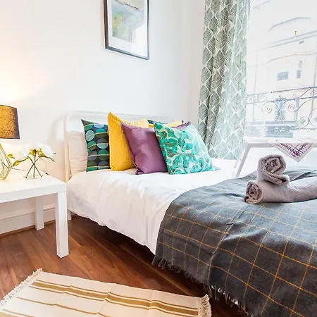 Cs Queensway Apartment *