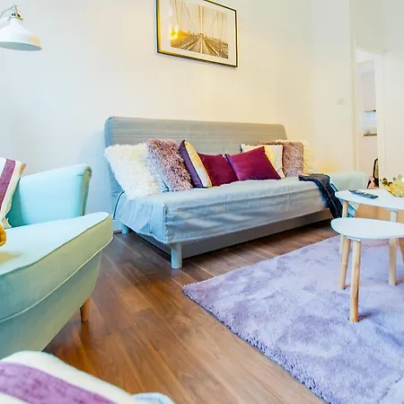 Cs Queensway * London