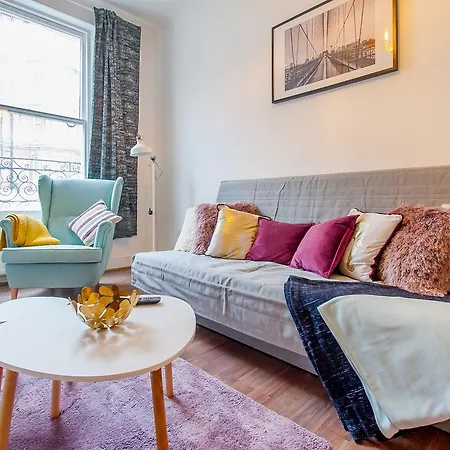 Cs Queensway Apartment London