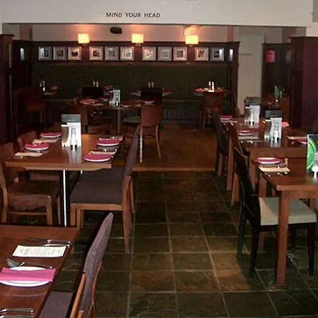The Crown 4*