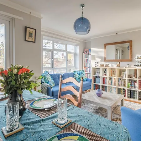 Comfortable In Wandsworth Apartment