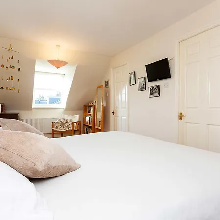 Veeve - Dairy Mews London
