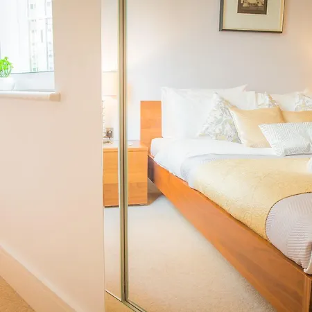 Apartment Dockside Walk - Canary Wharf London