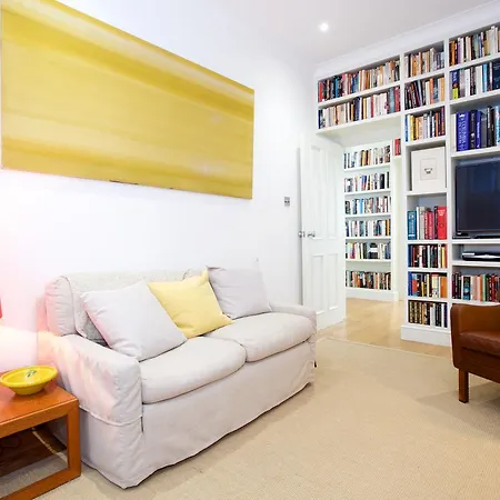 Retro Moments From Battersea Park Apartment *