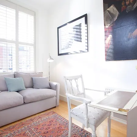 Retro Moments From Battersea Park Apartment