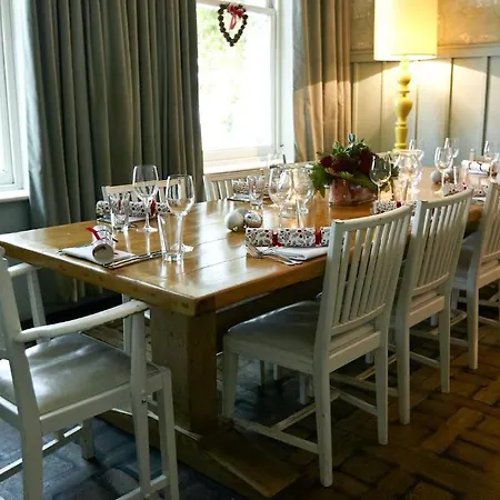 High Road House Hotel