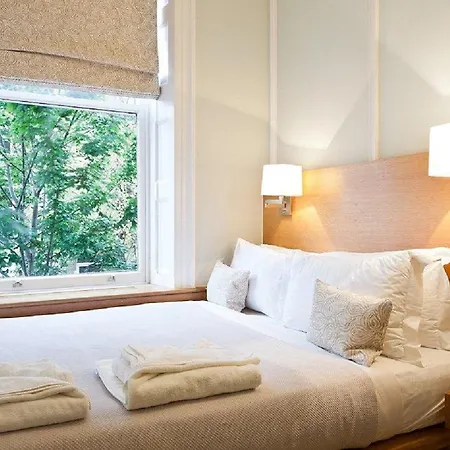 Blueprint Living - Doughty Street Apartment *