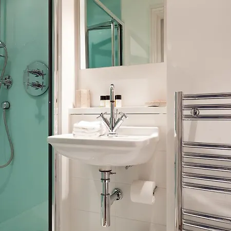 Blueprint Living - Doughty Street Apartment London