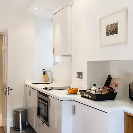 Blueprint Living - Doughty Street Apartment