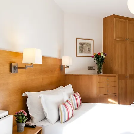 Blueprint Living - Doughty Street Apartment London