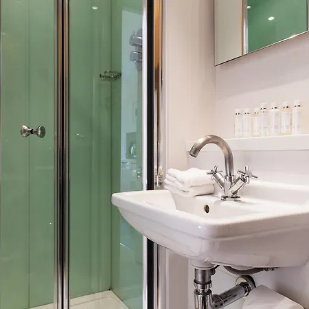 Blueprint Living - Doughty Street Apartment *