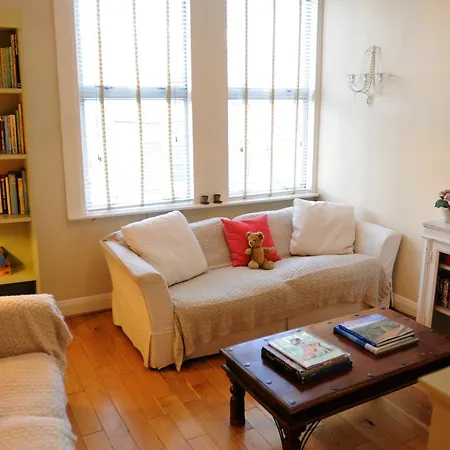 Apartment Chic In Kensington Olympia