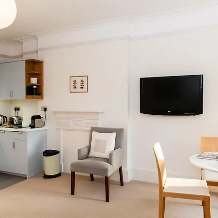 Blueprint Living - Doughty Street Apartment