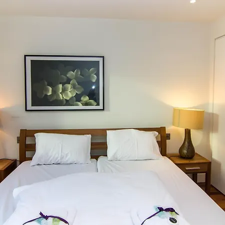 Canary Wharf - Corporate Riverside Apartments London
