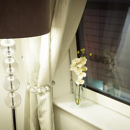 Dockside Walk - Canary Wharf Apartment *