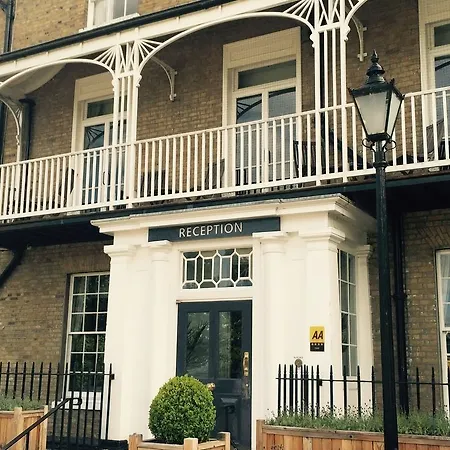 Richmond Hill 4*