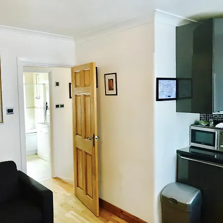 London Nw9 Apartment London