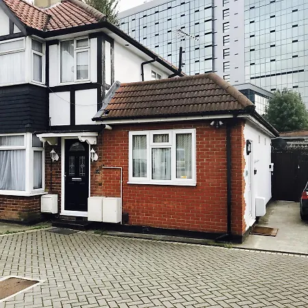 Apartment London Nw9 London