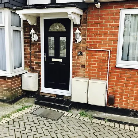 London Nw9 Apartment *