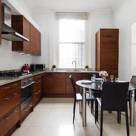 Earls Court Amazing 2 Bed Flat In Central * London