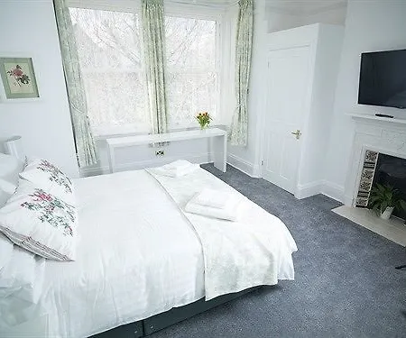 Croham Park - Free Parking & Wi-fi Bed & Breakfast