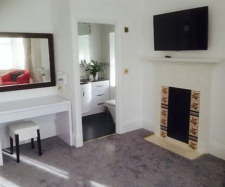 Bed & Breakfast Croham Park - Free Parking & Wi-fi