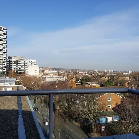 East Croydon Apartments - Just 3 Mins Walk To East Croydon Station Apartment *