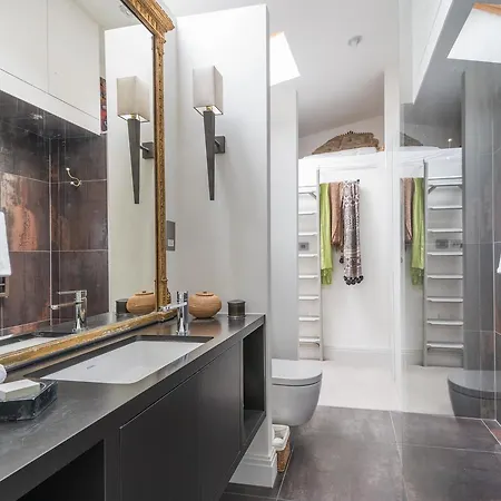 Classic Hammersmith By Ravenscourt Park Apartment London