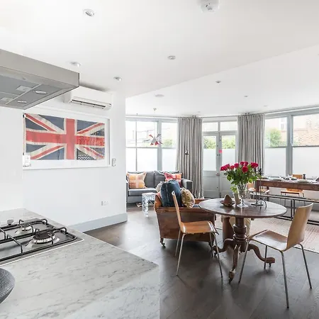 Classic Hammersmith By Ravenscourt Park London
