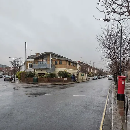 Classic Hammersmith By Ravenscourt Park