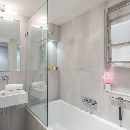 Classic Hammersmith By Ravenscourt Park London