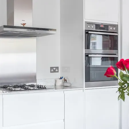 Classic Hammersmith By Ravenscourt Park Apartment *
