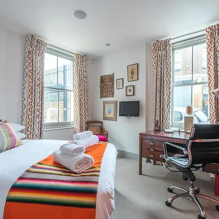 Classic Hammersmith By Ravenscourt Park Apartment London