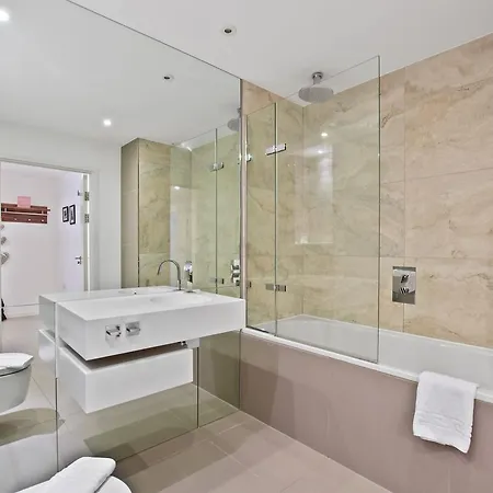 Apartment Citadel Dance Square London