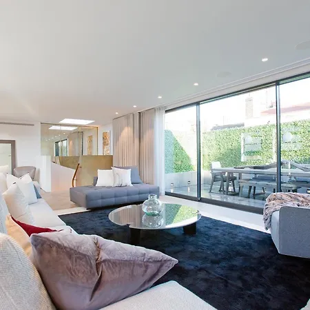 Luxury Royalty Mews Apartment *