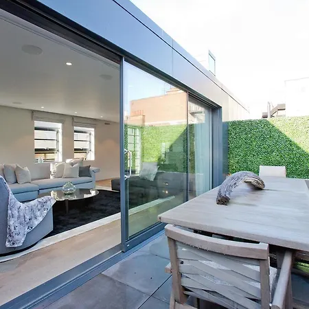 Luxury Royalty Mews Apartment *
