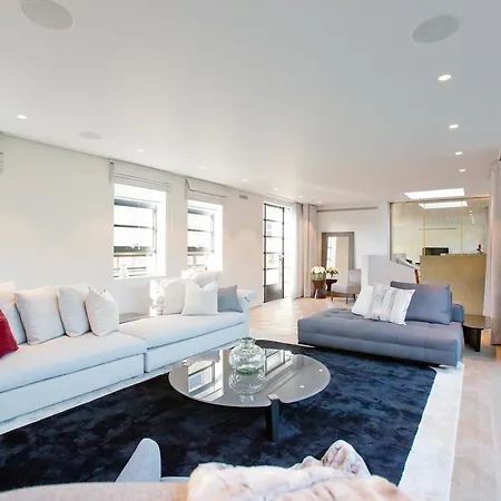 Apartment Luxury Royalty Mews