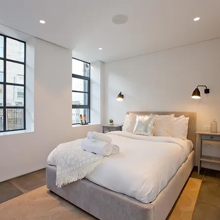 Luxury Royalty Mews Apartment *