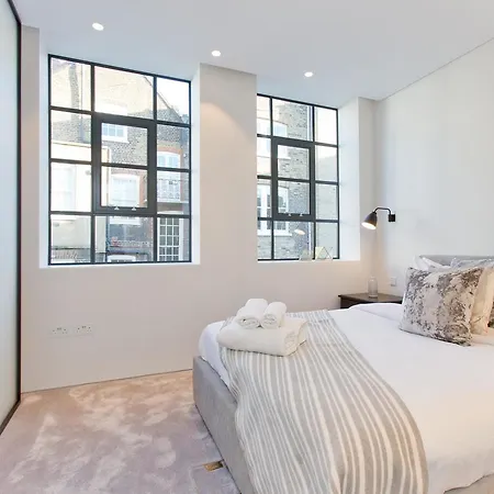 Luxury Royalty Mews Apartment *